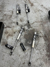 Load image into Gallery viewer, Jeep Gladiator fox 2.0 remote reservoir shocks
