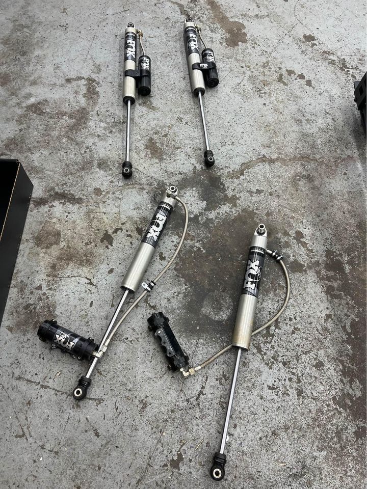 Jeep Gladiator fox 2.0 remote reservoir shocks